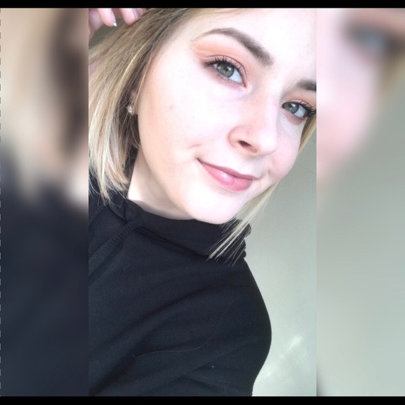 Meet your Posher, Bri - Picture 1 of 1